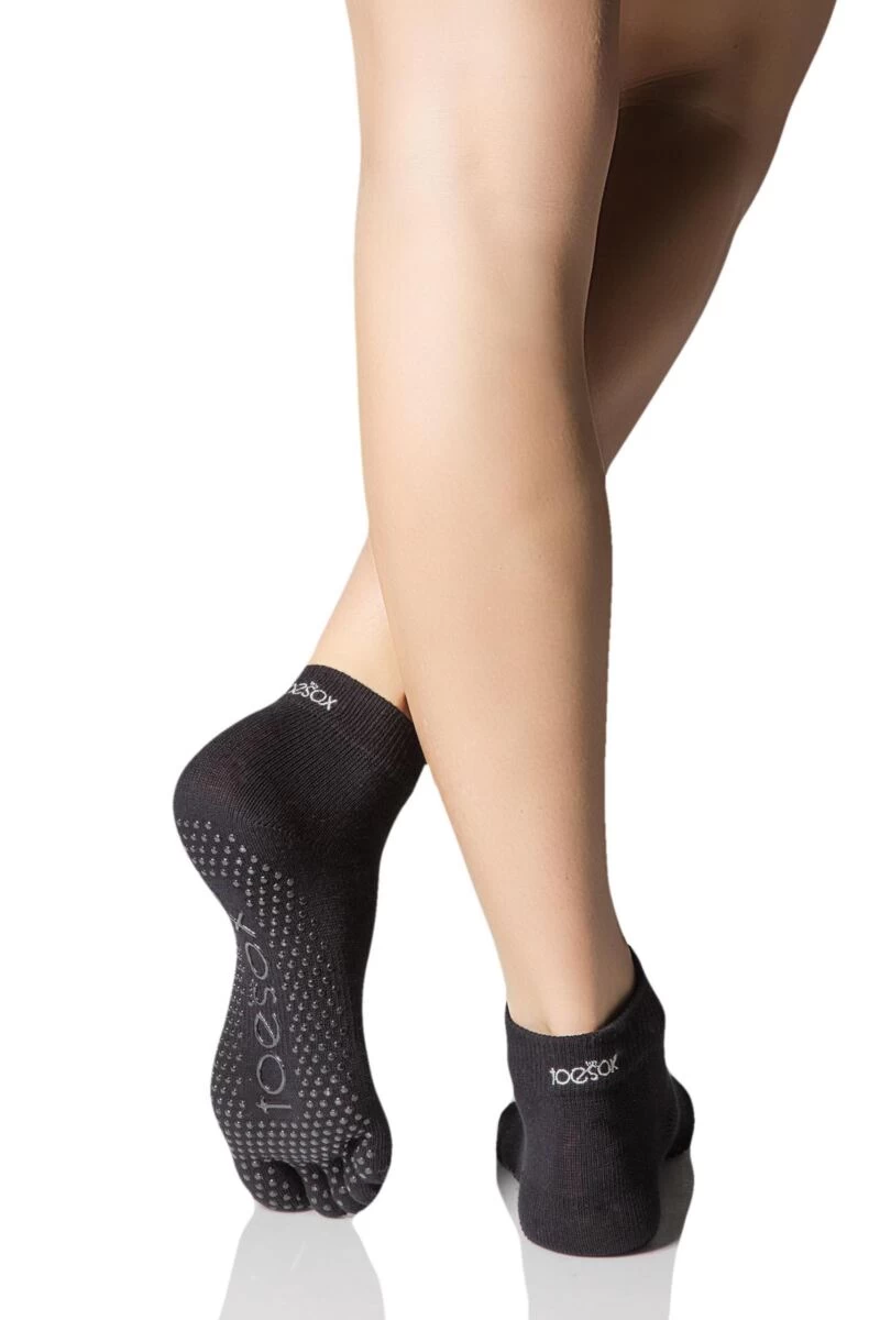 1 Pair Full Toe Organic Cotton Ankle Yoga Socks In Black Unisex - ToeSox - Image 2