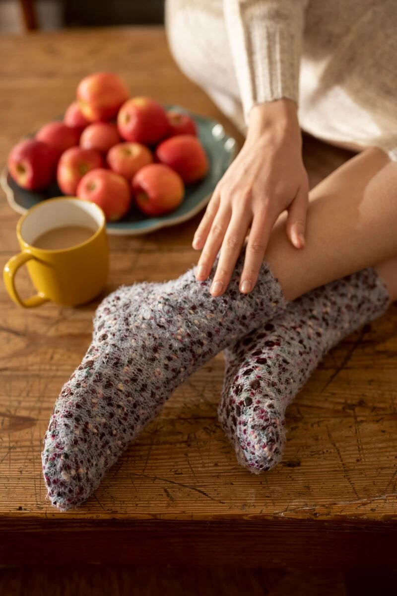 Ladies 2 Pair SOCKSHOP Popcorn Feather Slipper Socks With Grip - Image 4