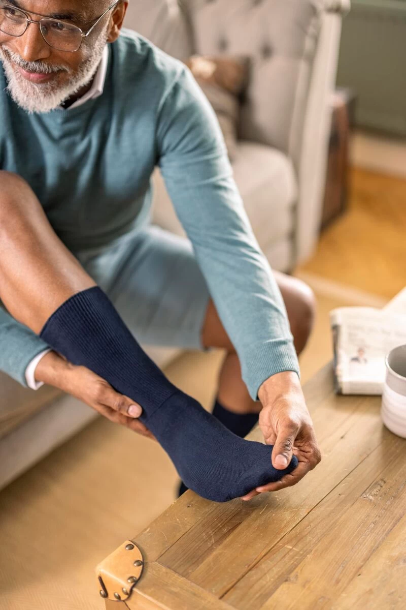 1 Pair Footnurse Oedema Extra Wide Cotton Socks Men's - Iomi - Image 5