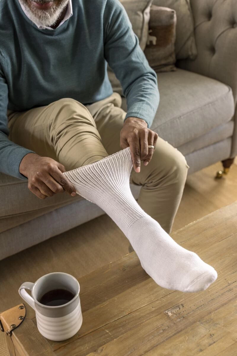 3 Pair Footnurse Gentle Grip Cushioned Foot Diabetic Socks Men's - Iomi - Image 3