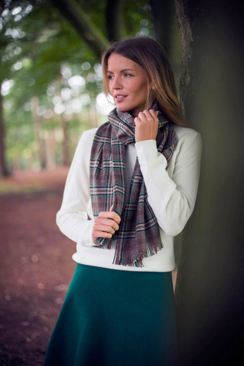 1 Pack And Made In Scotland Check 100% Cashmere Scarf Unisex - Great & British Knitwear - Image 2